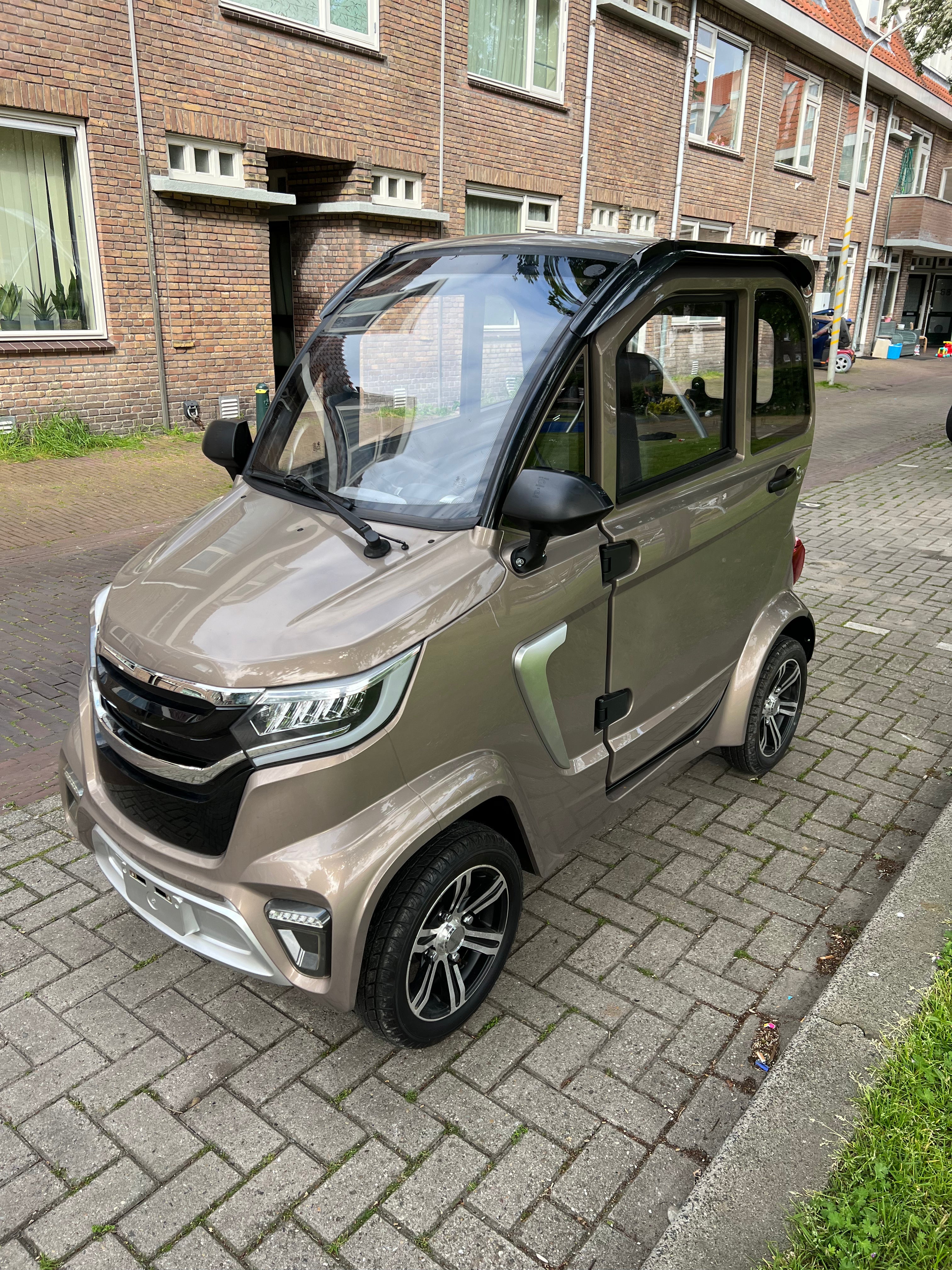 TTZ Electric invalidenvoertuig 1.0 – Beige