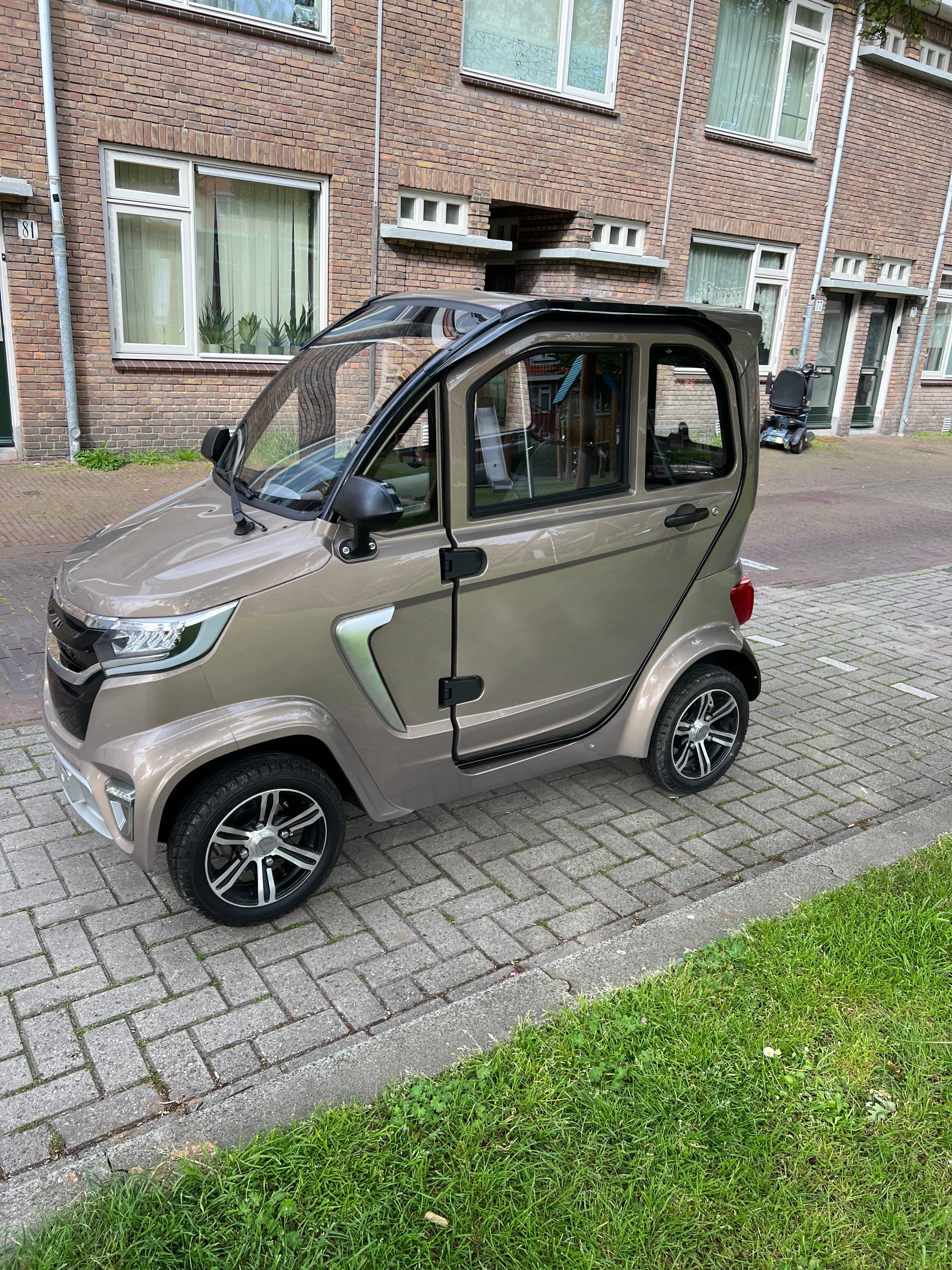 TTZ Electric invalidenvoertuig 1.0 – Beige